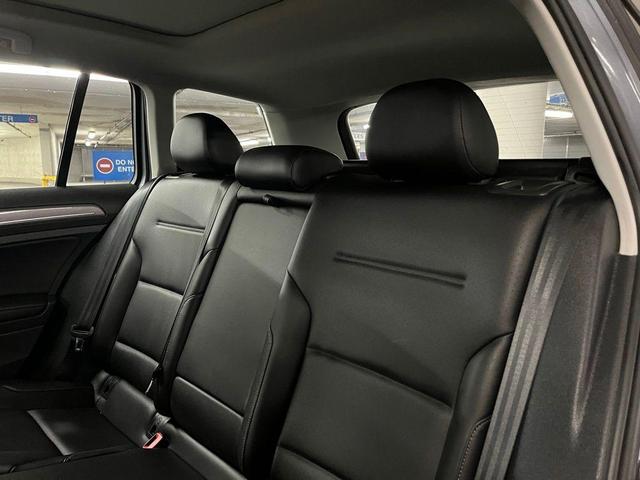 Photo of 2017 Platinum Gray Metallic Volkswagen Golf Alltrack