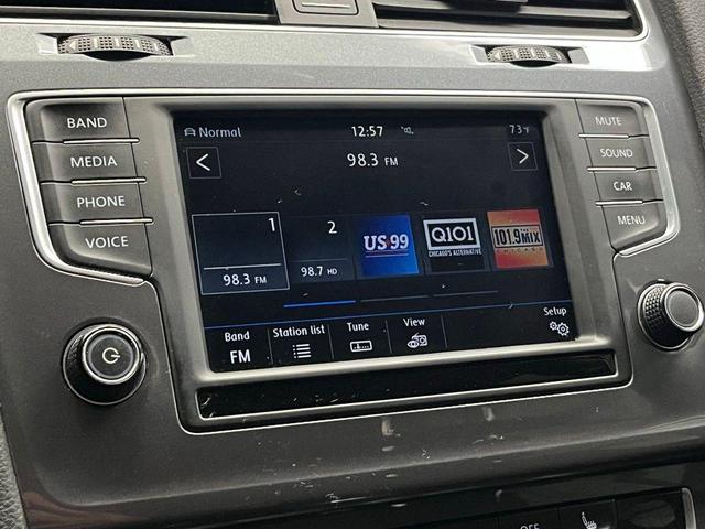Photo of 2017 Platinum Gray Metallic Volkswagen Golf Alltrack