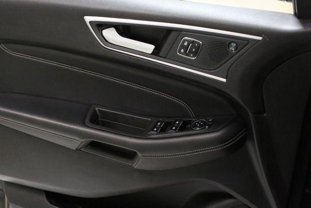 Photo of 2024 Black Metallic Ford Edge