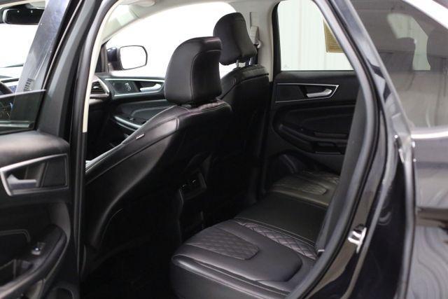 Photo of 2024 Black Metallic Ford Edge