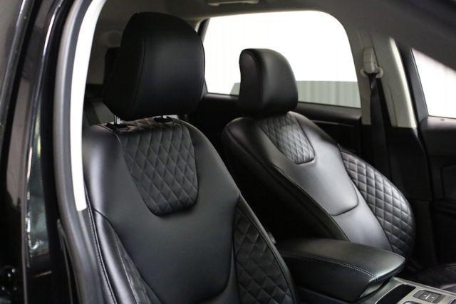Photo of 2024 Black Metallic Ford Edge