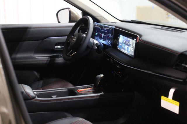 Photo of 2025 Canyon Bronze Metallic Nissan Kicks