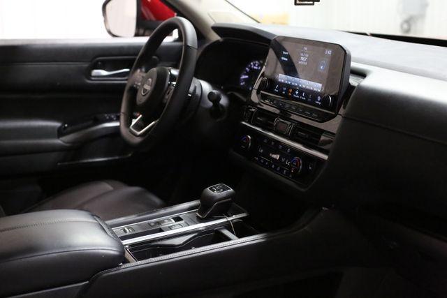 Photo of 2024 Scarlet Ember Nissan Pathfinder