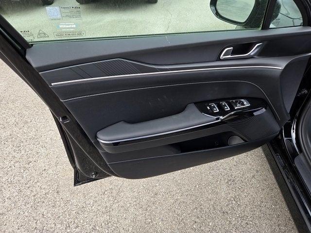 Photo of 2025 Aurora Black Pearl Kia K5