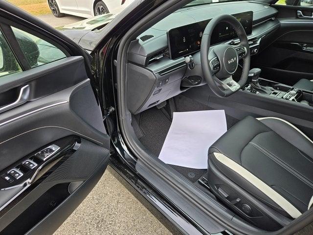 Photo of 2025 Aurora Black Pearl Kia K5