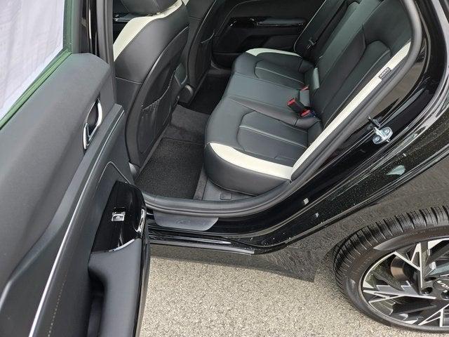 Photo of 2025 Aurora Black Pearl Kia K5