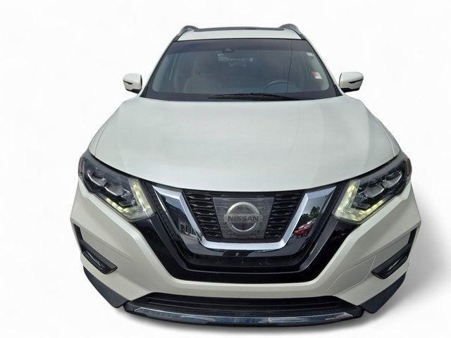 Photo of 2017 Pearl White Nissan Rogue