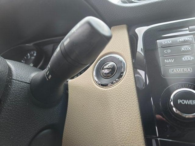 Photo of 2017 Pearl White Nissan Rogue