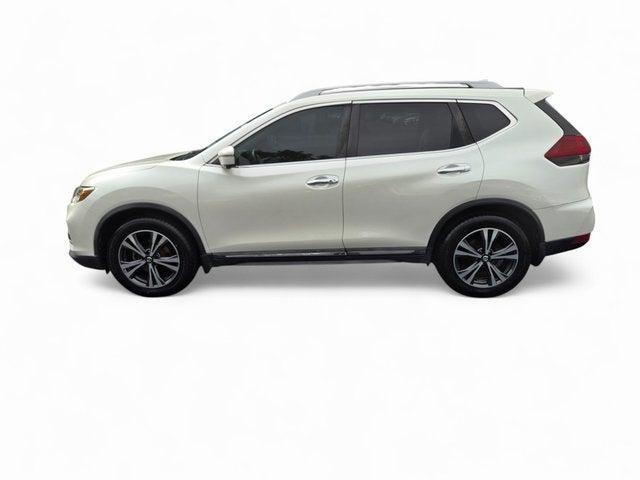 Photo of 2017 Pearl White Nissan Rogue