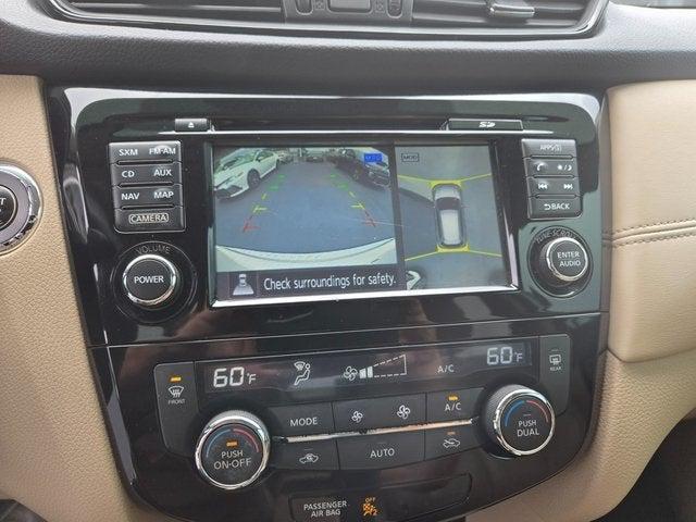 Photo of 2017 Pearl White Nissan Rogue