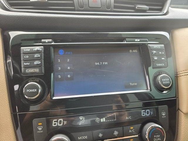 Photo of 2017 Pearl White Nissan Rogue