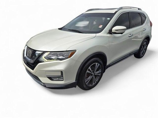 Photo of 2017 Pearl White Nissan Rogue