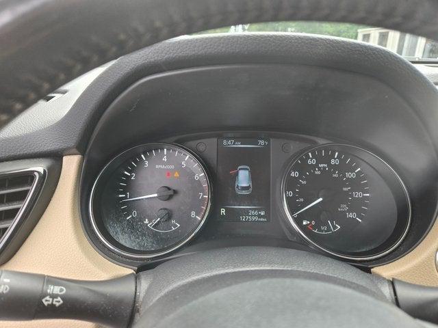 Photo of 2017 Pearl White Nissan Rogue