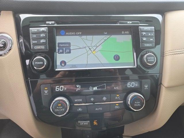Photo of 2017 Pearl White Nissan Rogue