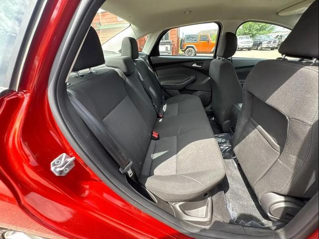 Photo of 2018 Hot Pepper Red Metallic Tinted Clearcoat Ford Focus