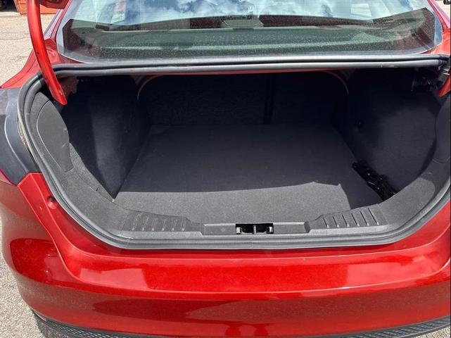 Photo of 2018 Hot Pepper Red Metallic Tinted Clearcoat Ford Focus