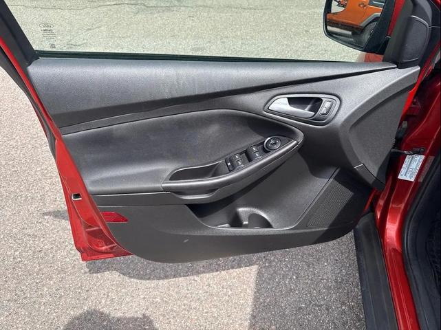 Photo of 2018 Hot Pepper Red Metallic Tinted Clearcoat Ford Focus