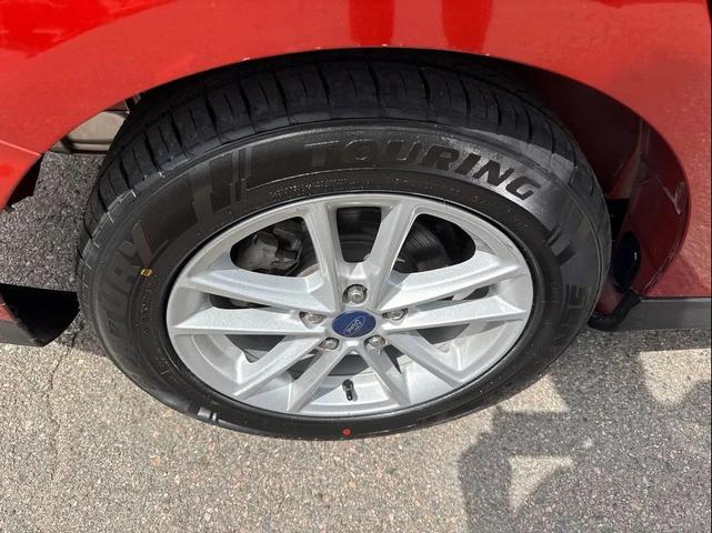 Photo of 2018 Hot Pepper Red Metallic Tinted Clearcoat Ford Focus