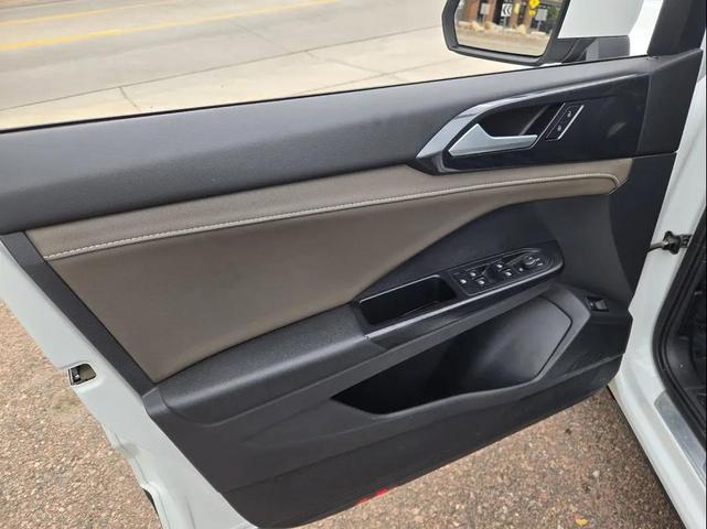 Photo of 2022 Pure White Volkswagen Taos