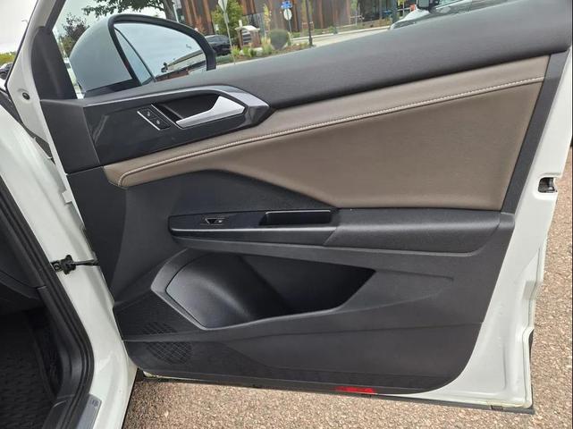 Photo of 2022 Pure White Volkswagen Taos