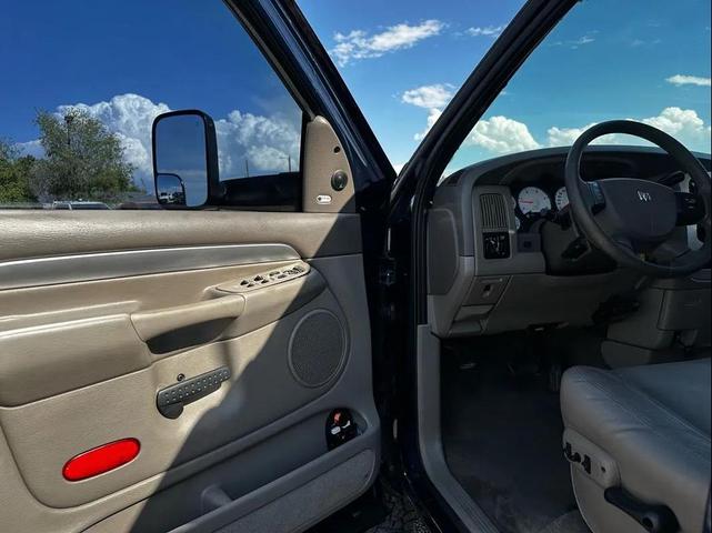 Photo of 2004 Blue Dodge Ram 2500