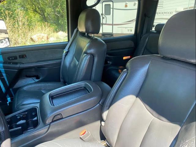 Photo of 2003 Black Chevrolet Silverado 2500