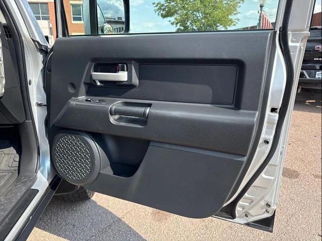 Photo of 2007 Titanium Metallic Toyota FJ Cruiser