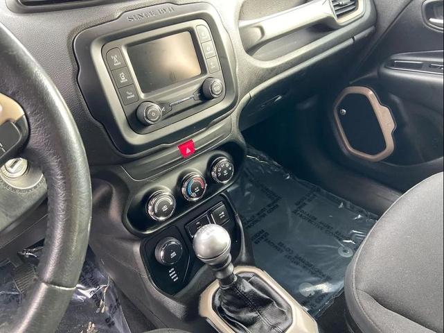 Photo of 2016 Jungle Green Jeep Renegade