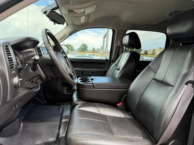 Photo of 2011 Black Chevrolet Silverado 2500