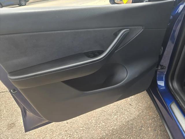 Photo of 2020 Deep Blue Metallic Tesla Model Y