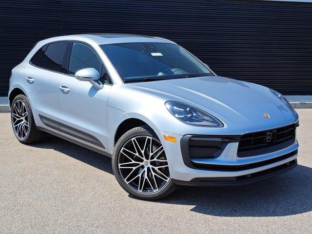 Photo of 2025 Dolomite Silver Metallic Porsche Macan