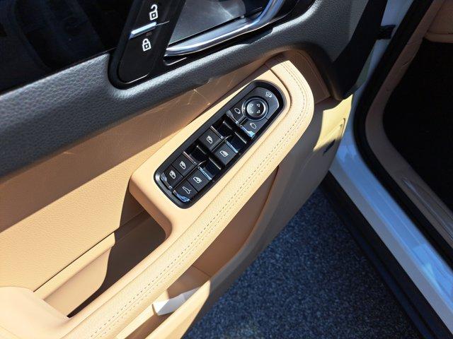 Photo of 2025 White Porsche Macan