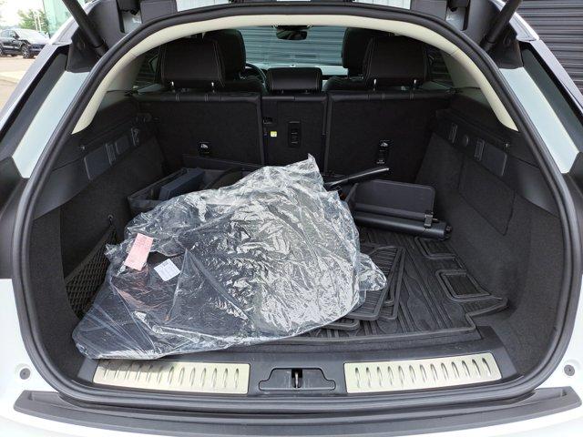 Photo of 2022 Fuji White Land Rover Range Rover Velar