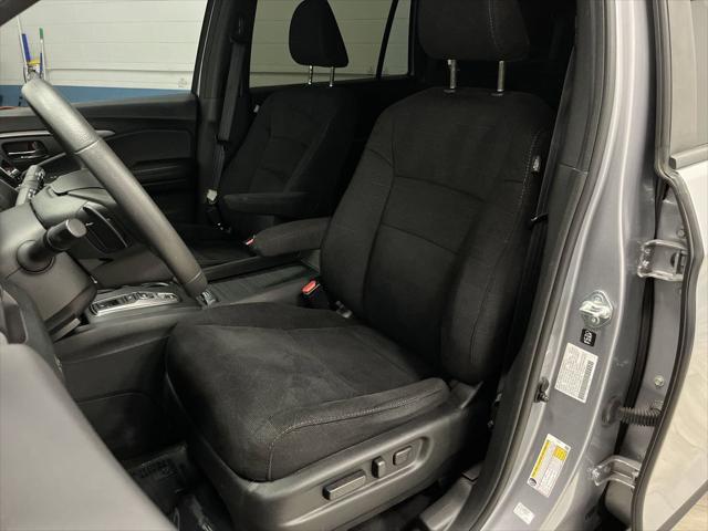 Photo of 2022 Lunar Silver Metallic Honda Pilot