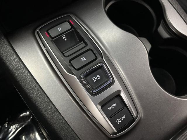 Photo of 2022 Lunar Silver Metallic Honda Pilot