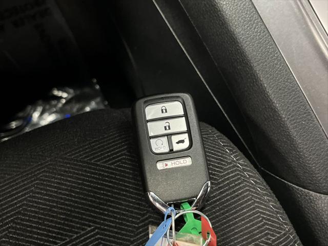 Photo of 2022 Lunar Silver Metallic Honda Pilot
