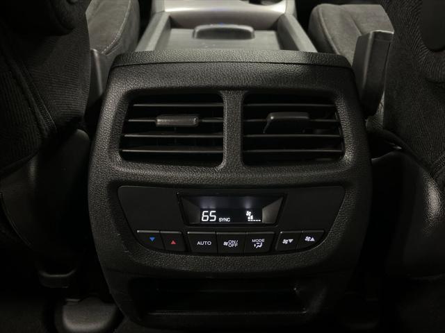 Photo of 2022 Lunar Silver Metallic Honda Pilot
