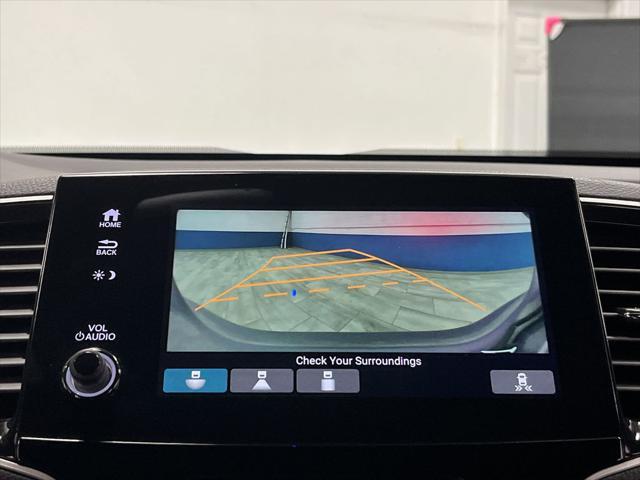 Photo of 2022 Lunar Silver Metallic Honda Pilot