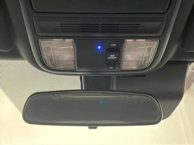 Photo of 2022 Lunar Silver Metallic Honda Pilot