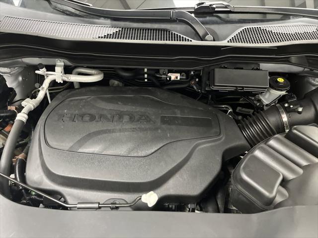 Photo of 2022 Lunar Silver Metallic Honda Pilot