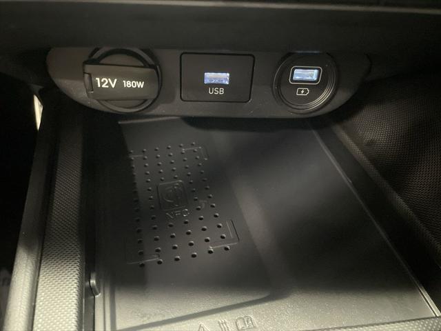 Photo of 2023 Lunar White Hyundai ELANTRA