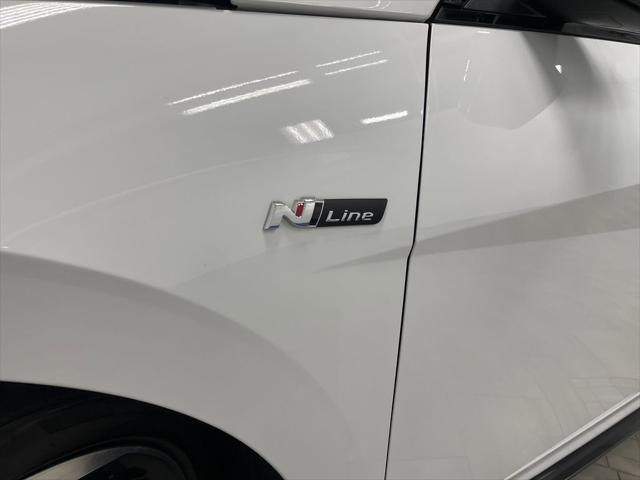 Photo of 2023 Lunar White Hyundai ELANTRA