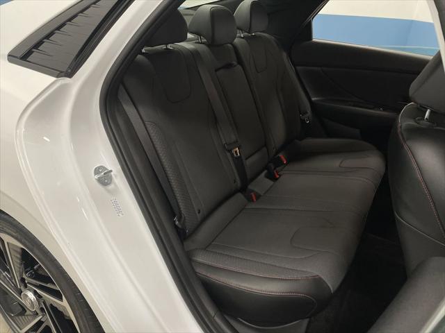 Photo of 2023 Lunar White Hyundai ELANTRA