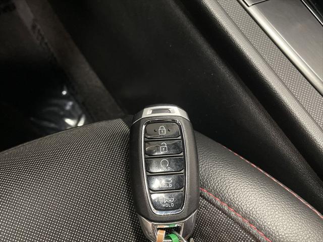 Photo of 2023 Lunar White Hyundai ELANTRA