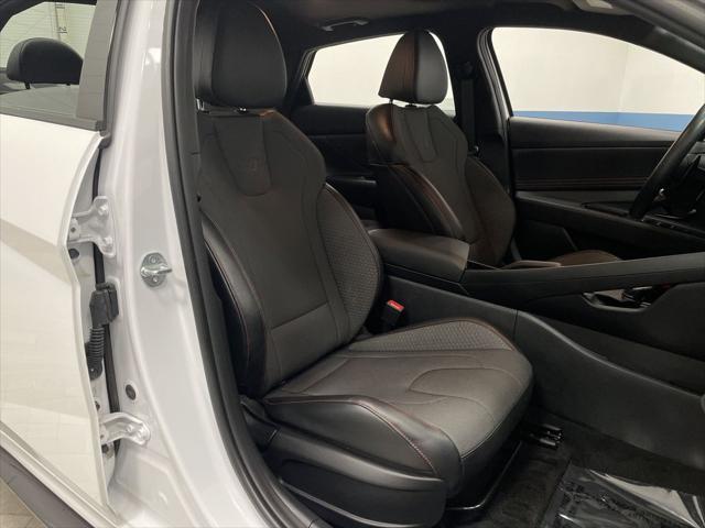 Photo of 2023 Lunar White Hyundai ELANTRA