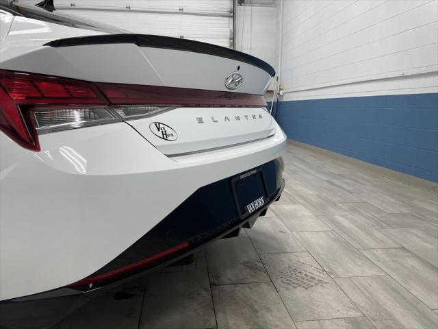 Photo of 2023 Lunar White Hyundai ELANTRA