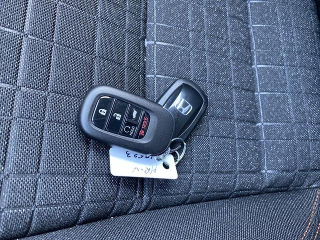 Photo of 2026 Urban Gray Pearl Honda HR-V