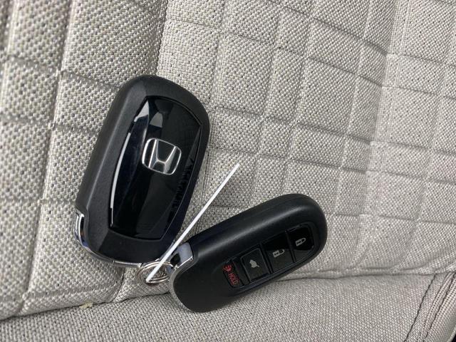 Photo of 2026 Platinum White Pearl Honda HR-V