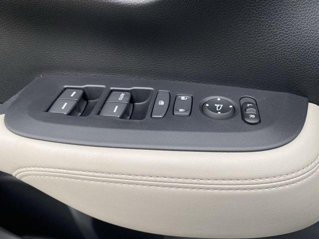 Photo of 2026 Platinum White Pearl Honda HR-V