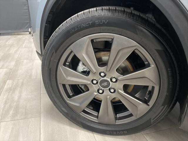 Photo of 2023 ICONIC SILVER METALLIC Ford Escape